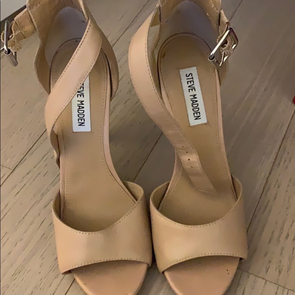 Steve Madden beige leather open toe heel
